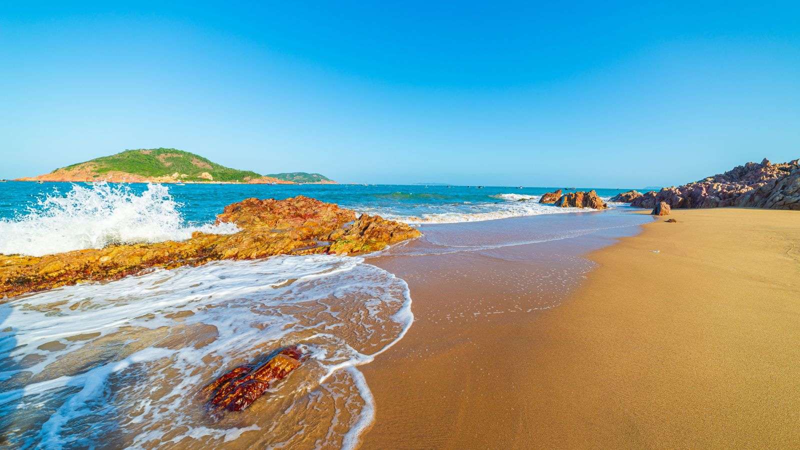 17 Hidden Beaches in Asia That Are Worth the Journey 4 Bai Xep Vietnam