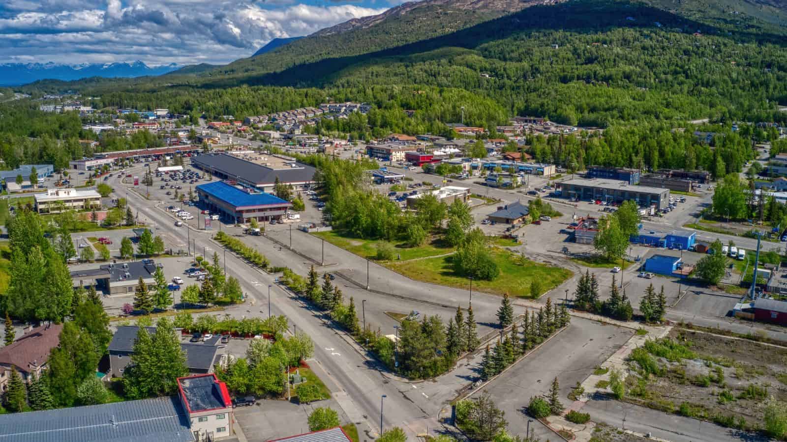 12 Hidden Lake Towns in the U.S. That Feel Like Secret Summer Escapes 4 Eagle River Alaska
