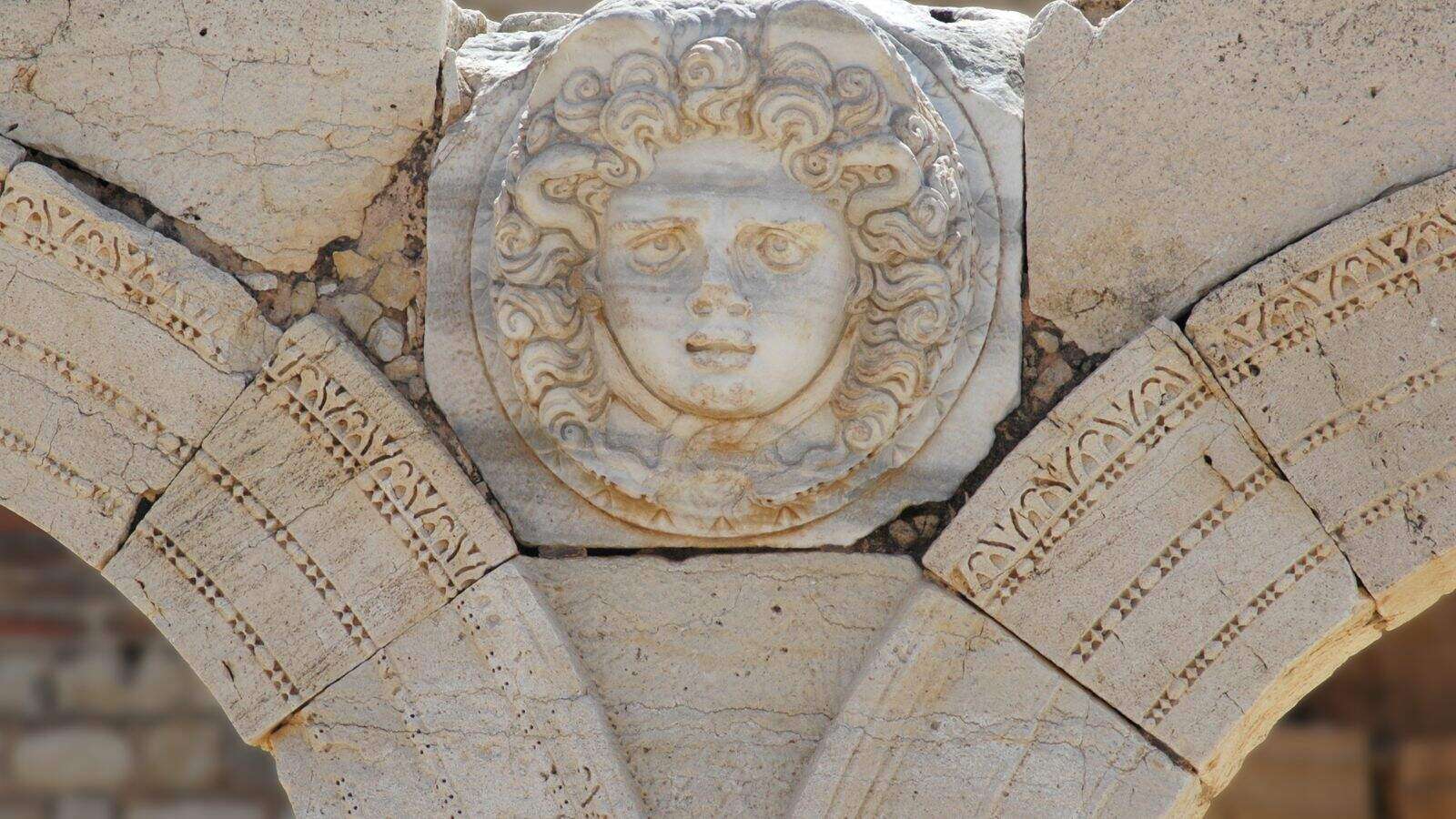 18 Historic Landmarks Around the World That Are Off the Beaten Path 10 Leptis Magna Libyas Ancient Roman Ruins