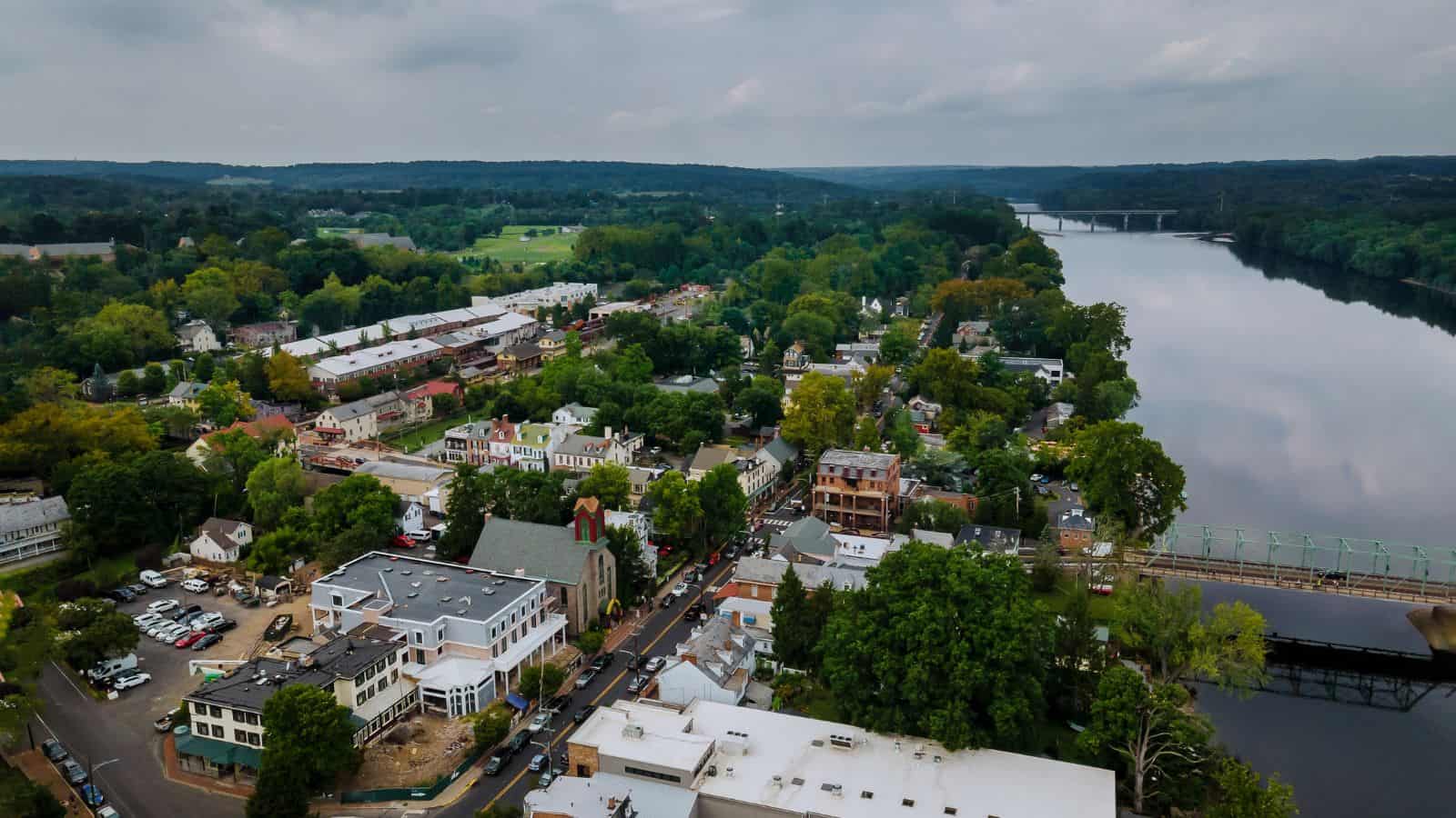 17 Quaint Small Towns in America That Are Full of Character 3 New Hope Pennsylvania