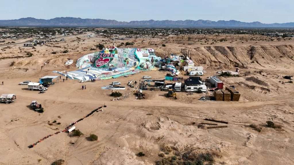 24 U.S. Towns So Strange You’ll Swear They’re Not in America 2 Slab City California