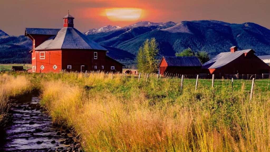 24 Small American Towns That Feel Like a Total Escape From Reality 23 Joseph Oregon
