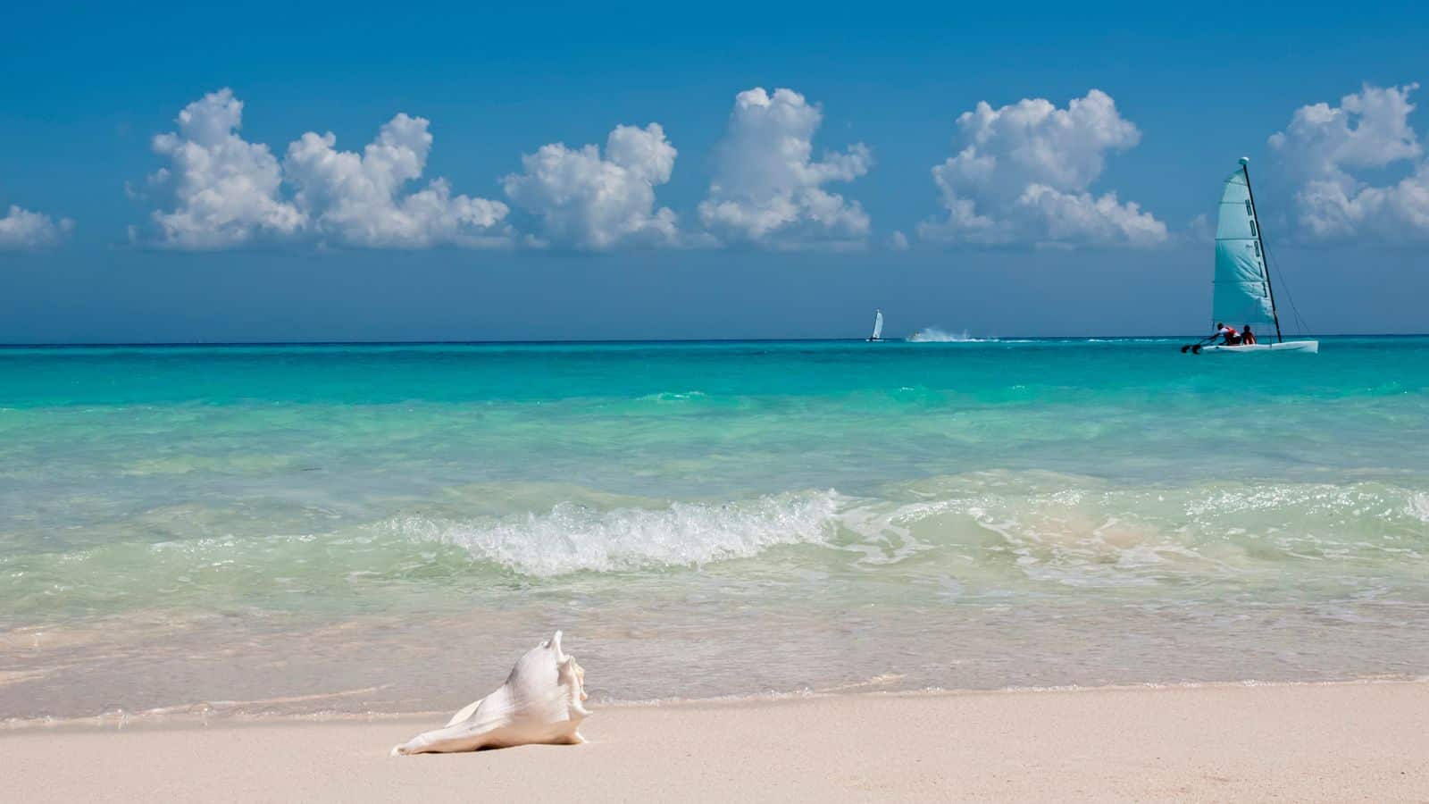 22 Unspoiled Beach Getaways You’ve Probably Never Heard Of But Should Visit 18 Las Gatas Beach