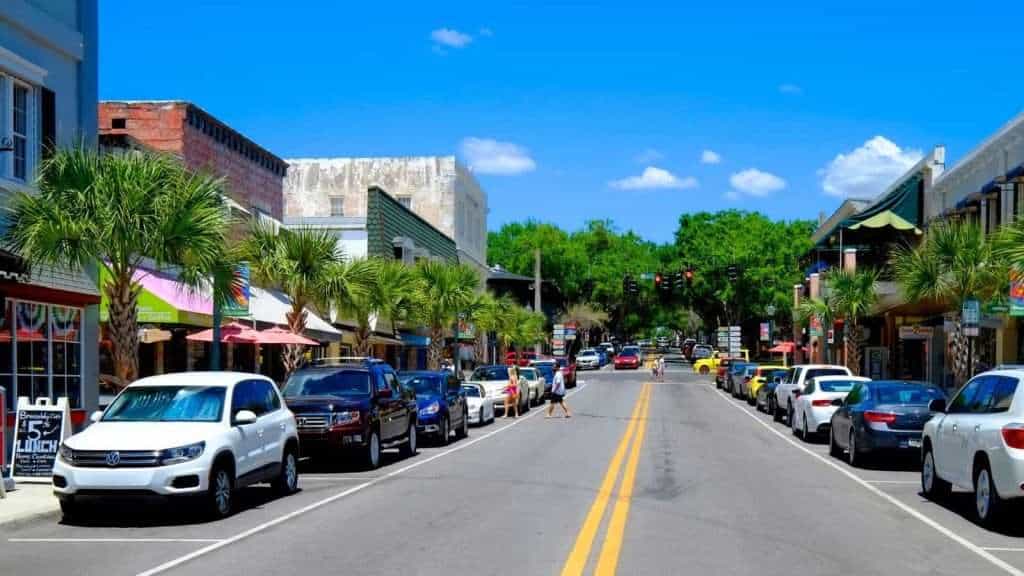 23 U.S. Look-Alike Towns That Feel Like Eerie Copies of Somewhere Else 18 Mount Dora Florida