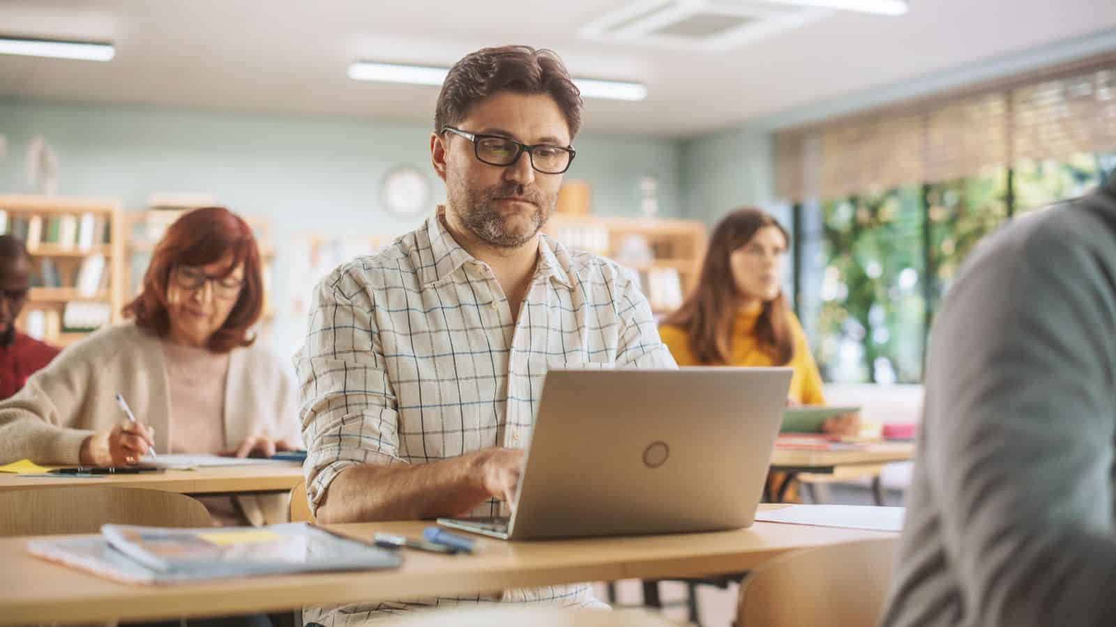 18 Things to Do When You Want to Make Friends While Traveling 6 Take a Class or Workshop