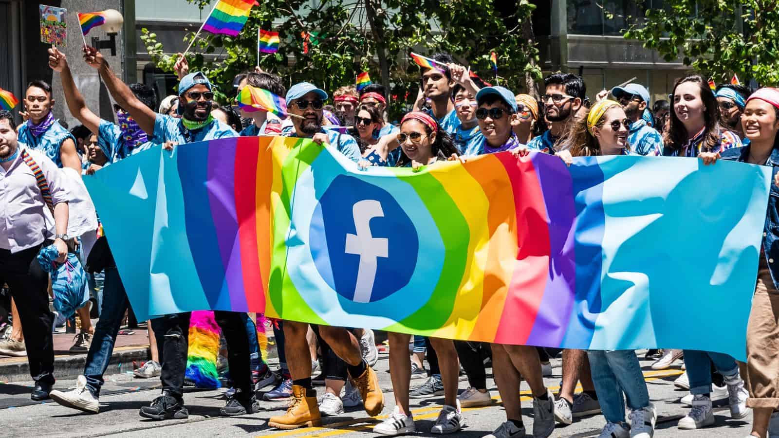 18 Things to Do When You Want to Make Friends While Traveling 13 Use Facebook Travel Groups