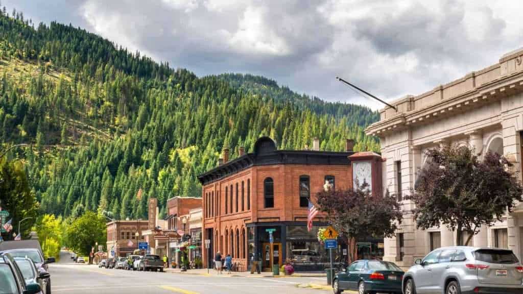 25 American Hidden Gems That Feel Too Magical to Still Be a Secret 21 Wallace Idaho