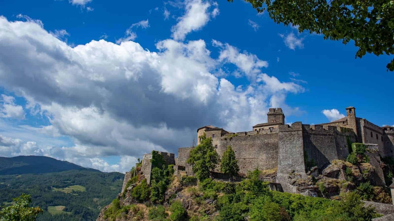 18 Picturesque Towns in Italy That Only Locals Visit 6 Dozza Emilia Romagna