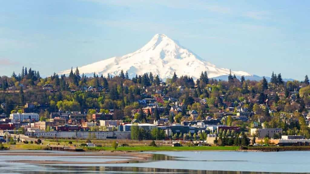 24 American Ski Towns Where Prices Are as Scary as the Slopes 22 Hood River Oregon – Gorge Views and Vineyard Vibes