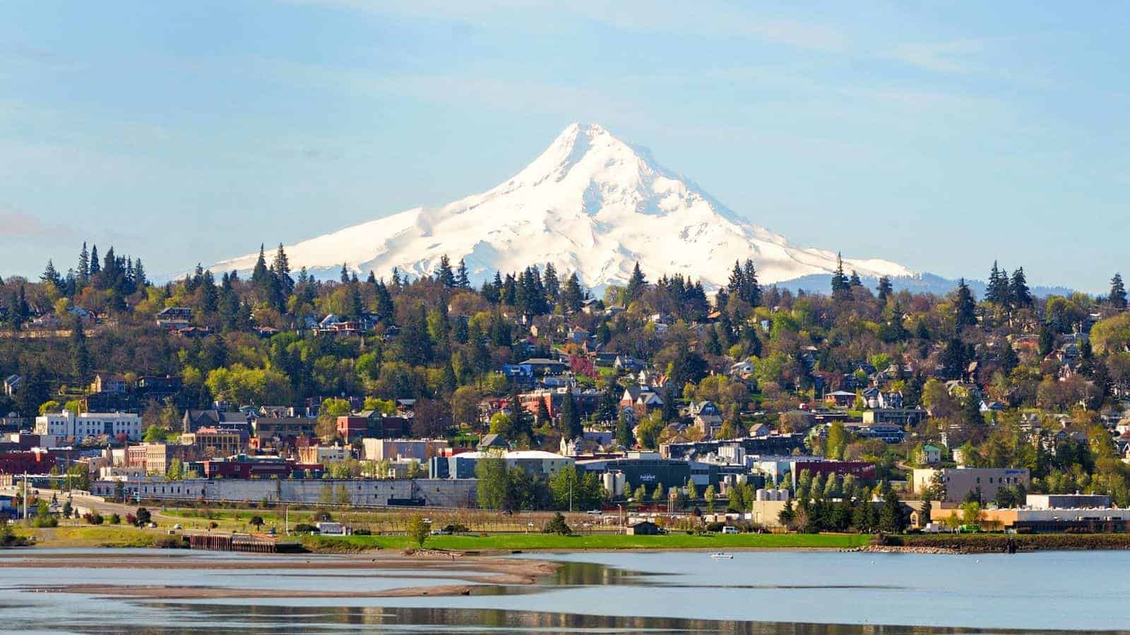 17 Quiet American Towns Locals Escape to for a Relaxing Weekend 7 Hood River Oregon – Gorge Views and Vineyard Vibes