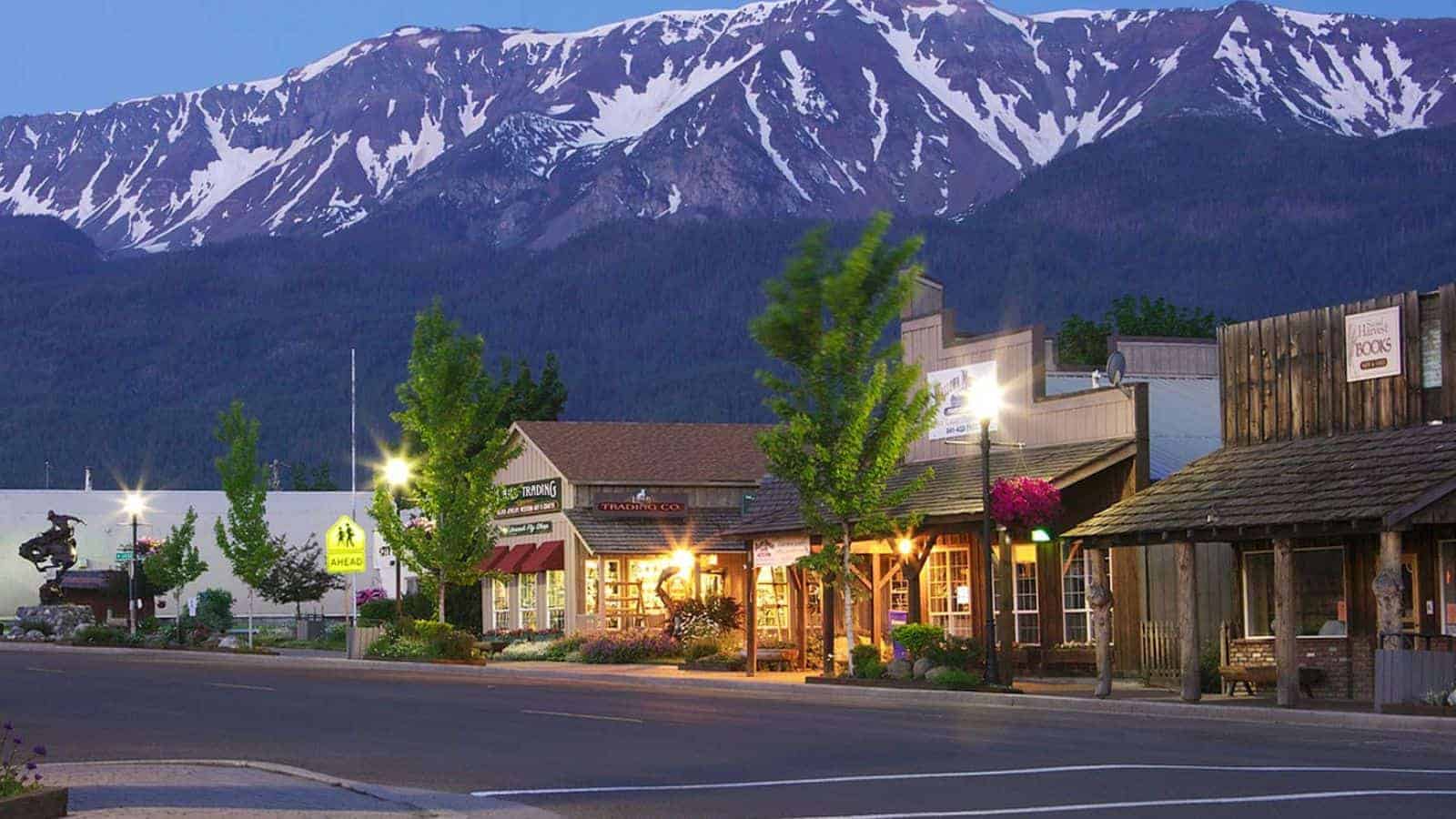 17 Quiet American Towns Locals Escape to for a Relaxing Weekend 9 Joseph Oregon – Mountains Art and Absolute Quiet
