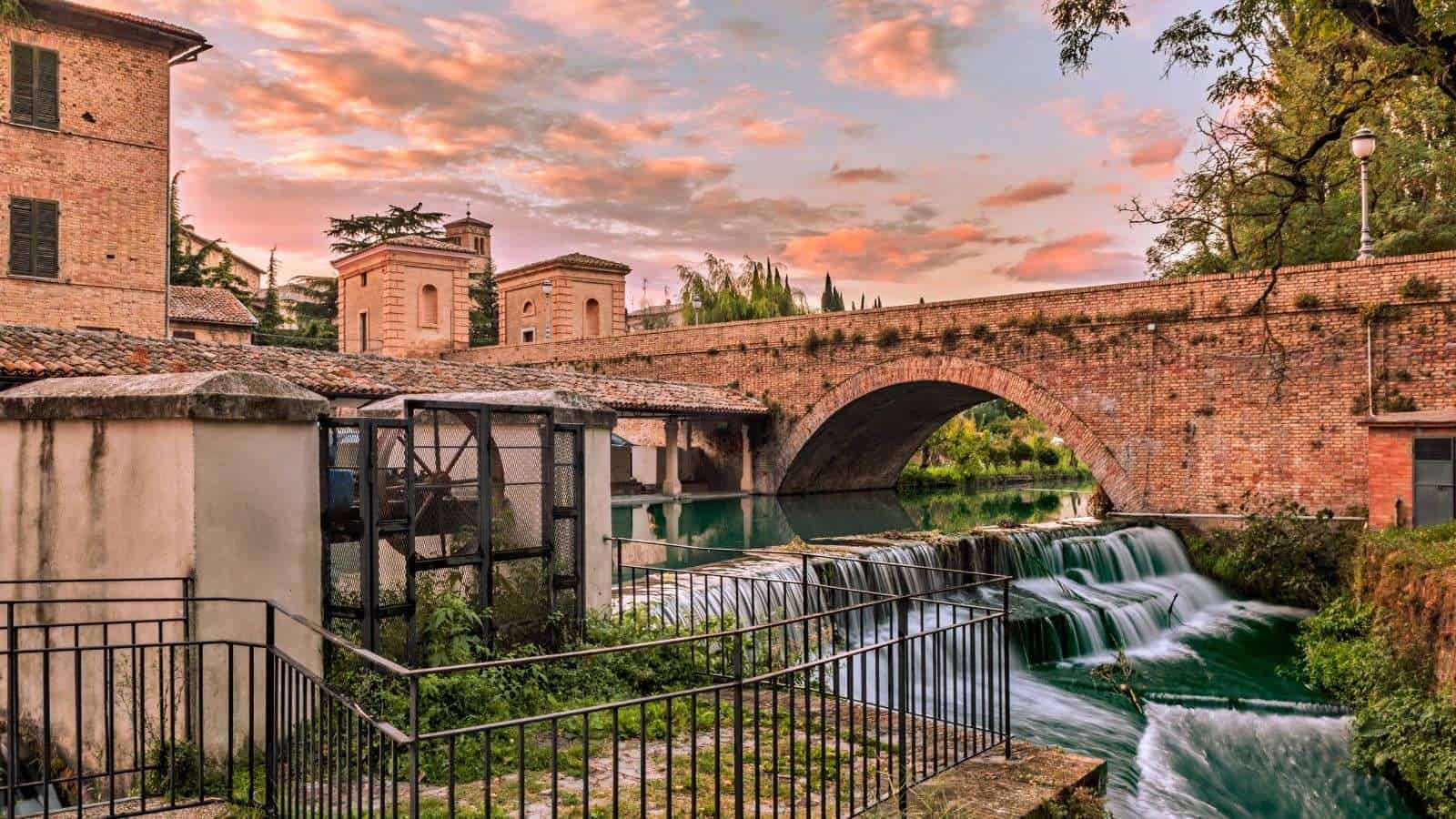 18 Picturesque Towns in Italy That Only Locals Visit 18 Bevagna in Umbria