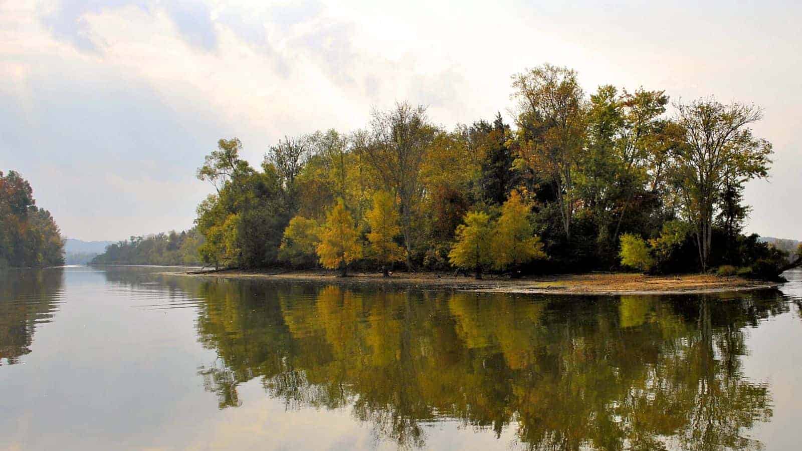 19 Local-Favorite U.S. Rivers Perfect for a Weekend Escape 8 Hiwassee River Tennessee