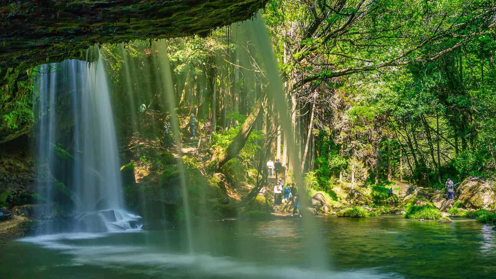 18 Hidden Gems in Japan That Only the Locals Know About 12 Nabegataki Falls Kumamoto Prefecture