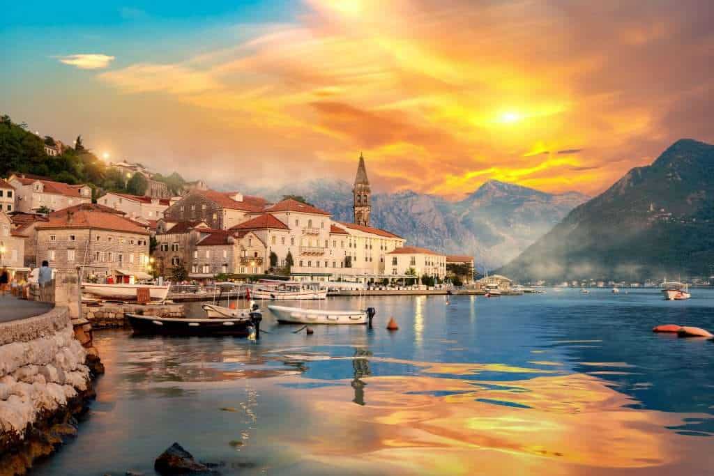 22 Scenic Places That Help You Travel Smart 3 shutterstock 1926146114