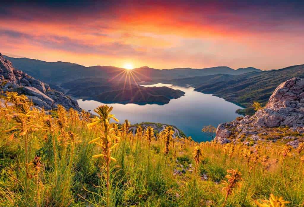20 Luxury-Looking Vacays on a Budget 21 shutterstock 2124984974