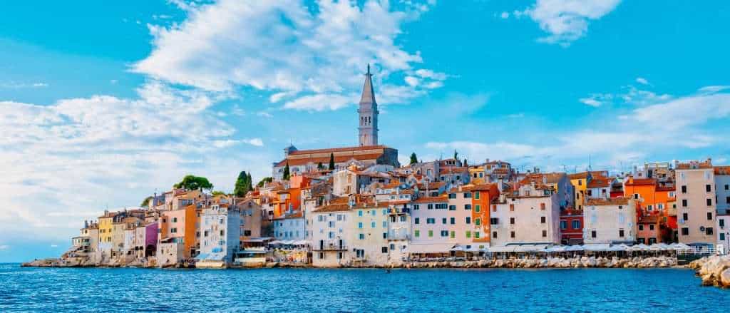 20 Luxury-Looking Vacays on a Budget 19 shutterstock 2264361039