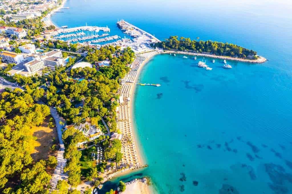 20 Luxury-Looking Vacays on a Budget 13 shutterstock 2346266261