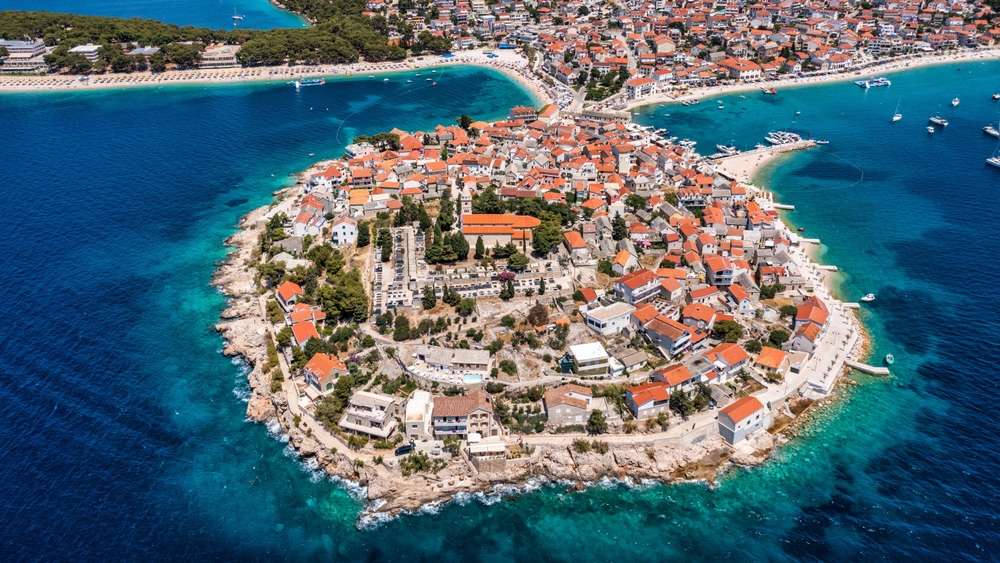 Escape in Style: 23 Cheap Getaways With 5-Star Experiences 3 shutterstock 2499811527
