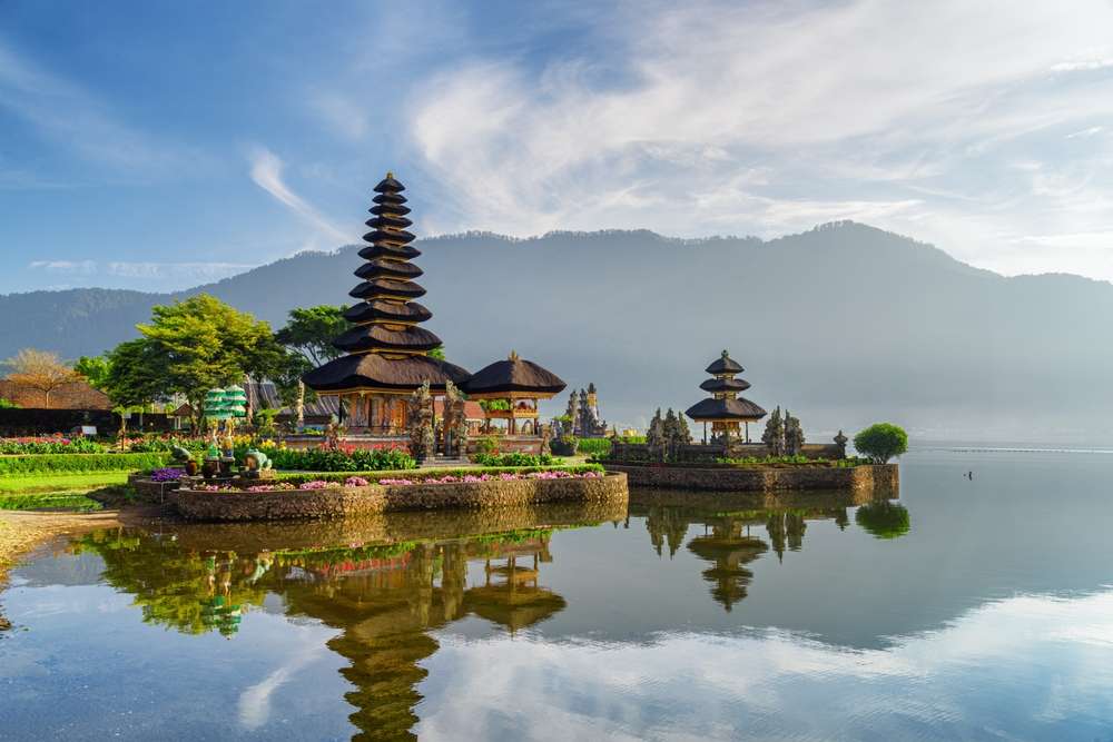 Escape in Style: 23 Cheap Getaways With 5-Star Experiences 4 shutterstock 2529906401 1