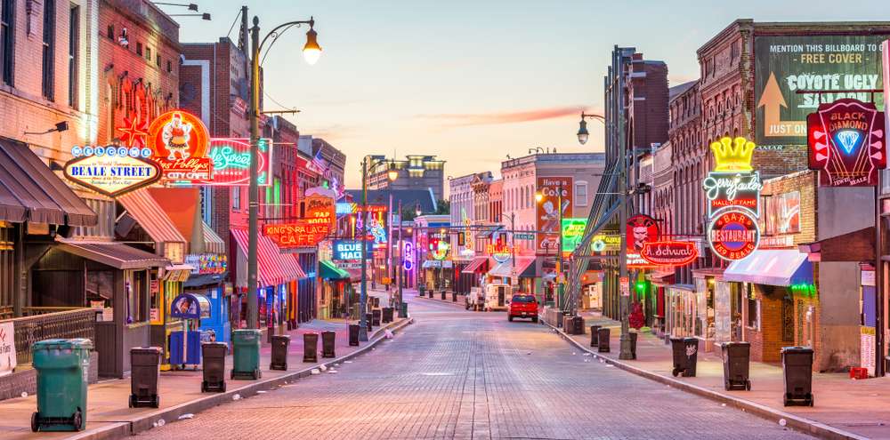25 U.S. Destinations That Turn Into a Completely Different Place at Night 23 shutterstock 1508000036