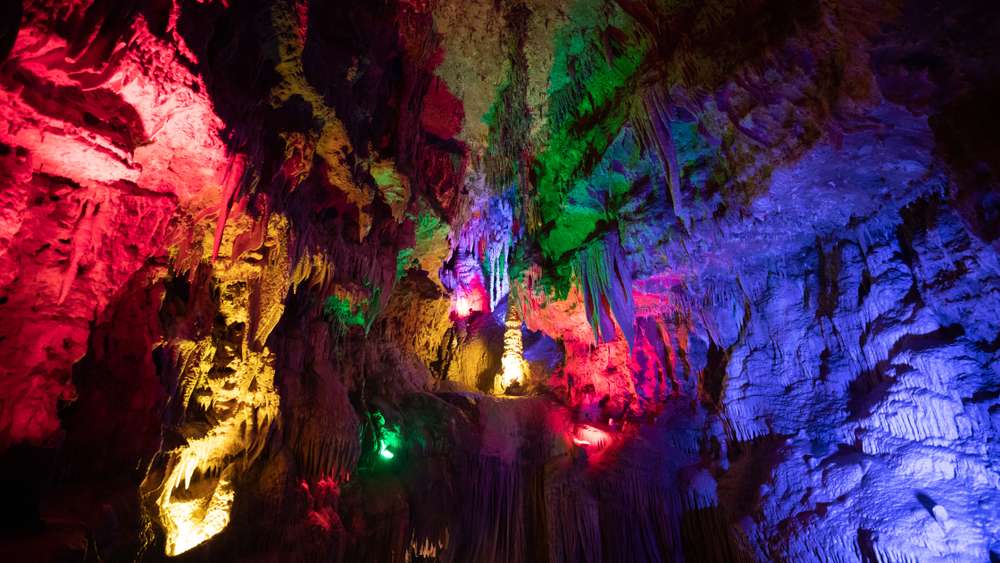 21 Secret Caves and Caverns in the U.S. You Can Actually Explore 2 21 Secret Caves and Caverns in the U.S. You Can Actually Explore