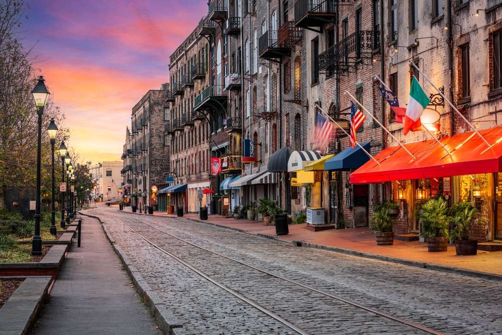 22 American Bars Locals Say Are “Fun” Until You Hear Their Real History 20 shutterstock 2165262663