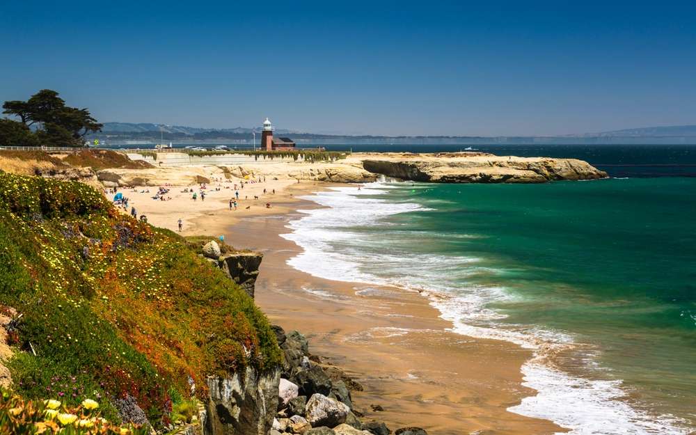 18 Roadside Attractions That Are Totally Worth the Detour 9 shutterstock 2453490439