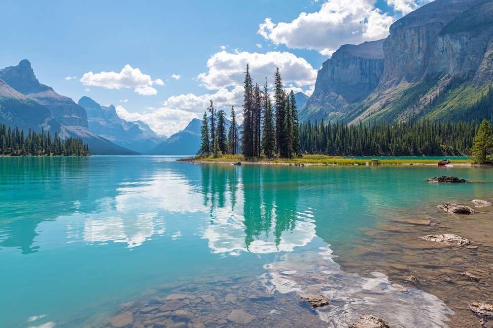 17 American Lakes Locals Believe “Never Give Back What They Take” 14 shutterstock 2476761489