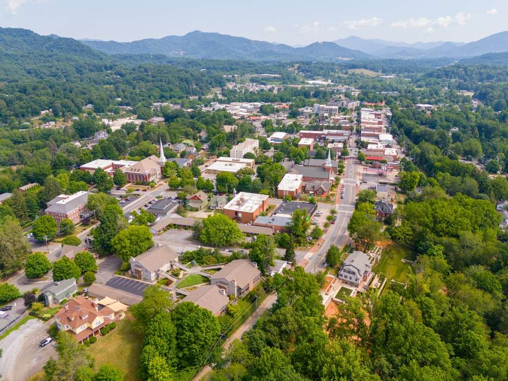 20 American Towns That Celebrate the Strangest Things 16 shutterstock 2494567245