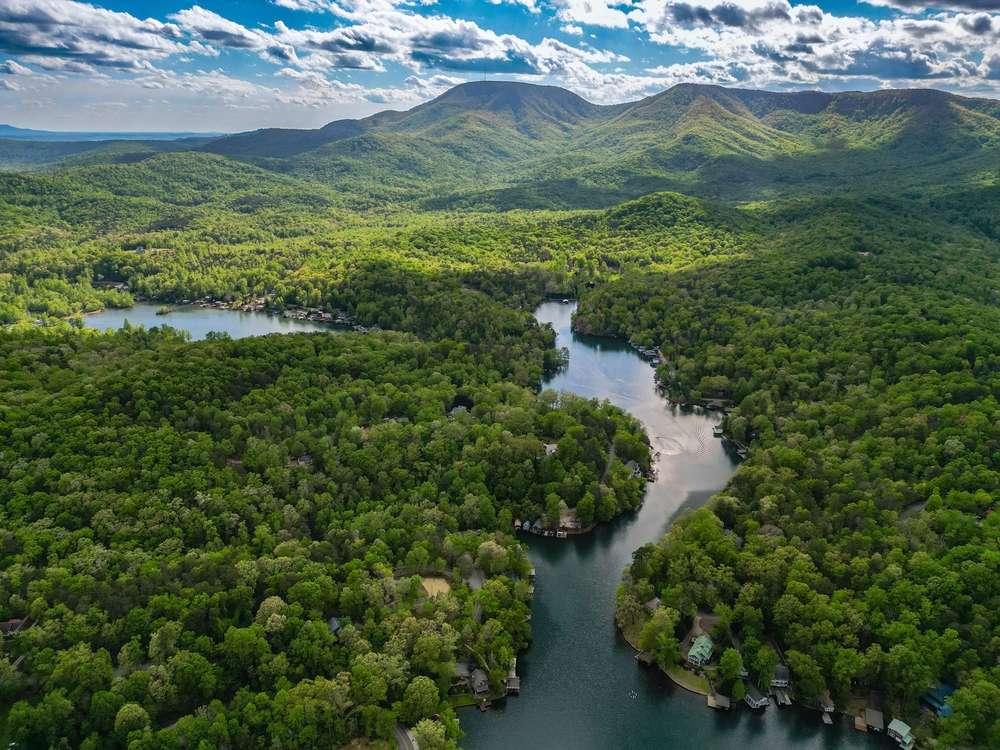 17 American Lakes Locals Believe “Never Give Back What They Take” 28 17 American Lakes Locals Believe “Never Give Back What They Take”