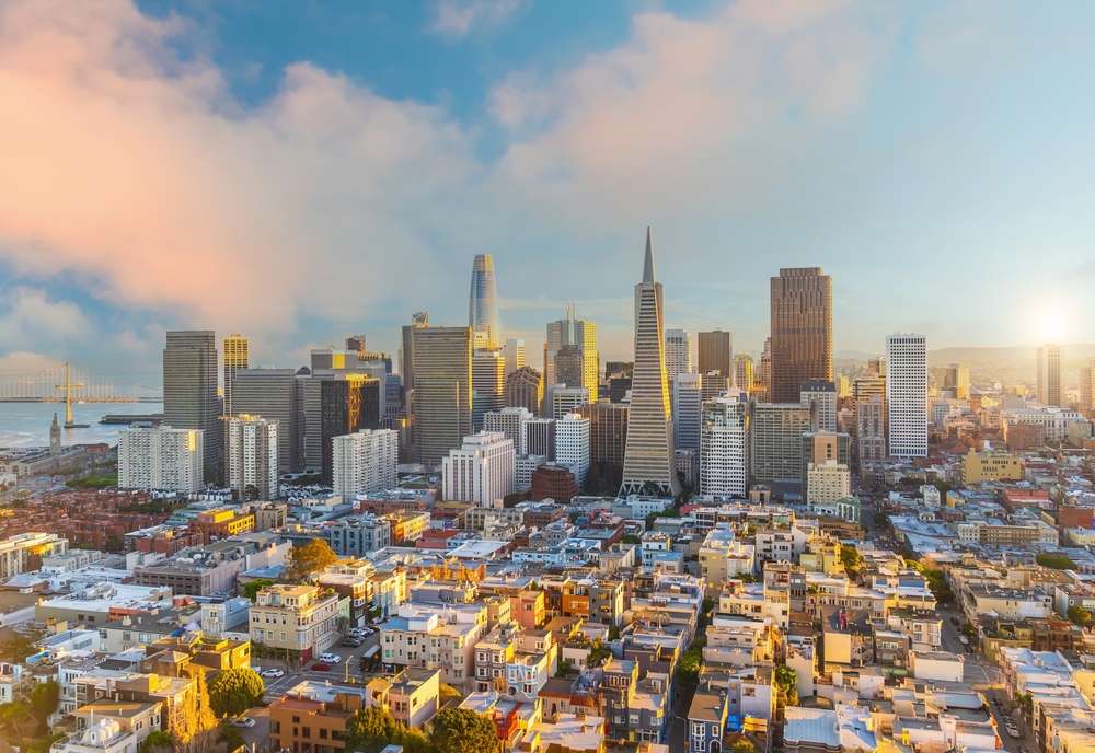 22 U.S. Places So Windy Locals Live With Things Tourists Can’t Handle 3 shutterstock 2658388435