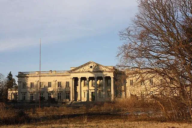20 Spooky Abandoned Mansions Across America You Can Still See 3 Lynnewood Hall Elkins Park PA 01