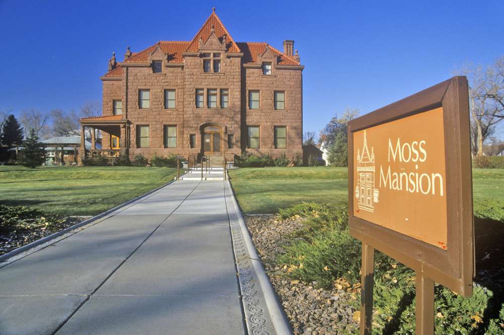 20 Spooky Abandoned Mansions Across America You Can Still See 19 20 Spooky Abandoned Mansions Across America You Can Still See