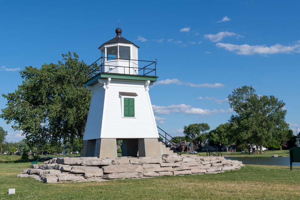 24 Waterfront Towns That Are Shockingly Affordable 12 shutterstock 1799877103 1