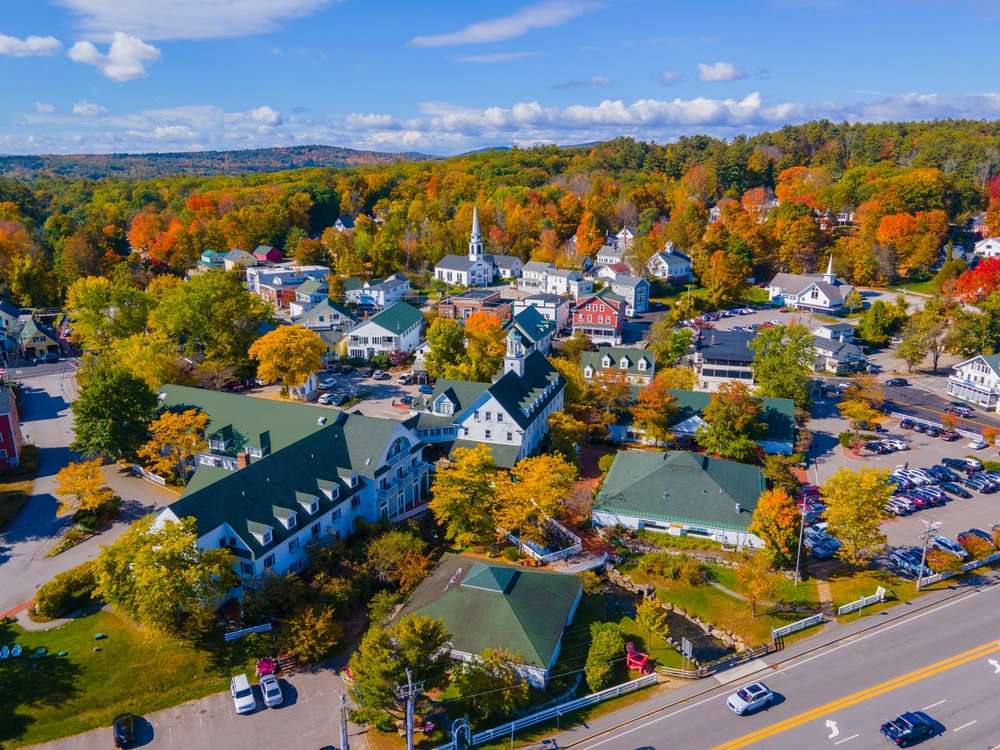 19 Peaceful Lakeside Towns to Escape Big City Stress 21 19 Peaceful Lakeside Towns to Escape Big City Stress