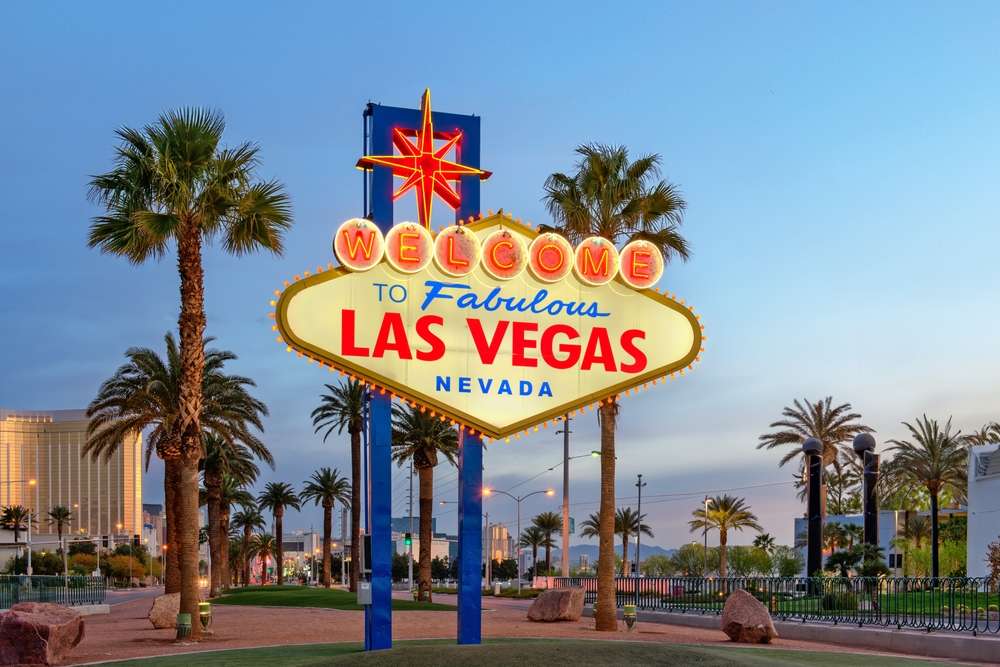 25 U.S. Drive-In Theaters That Still Exist, and Are Magical 21 shutterstock 2427085701