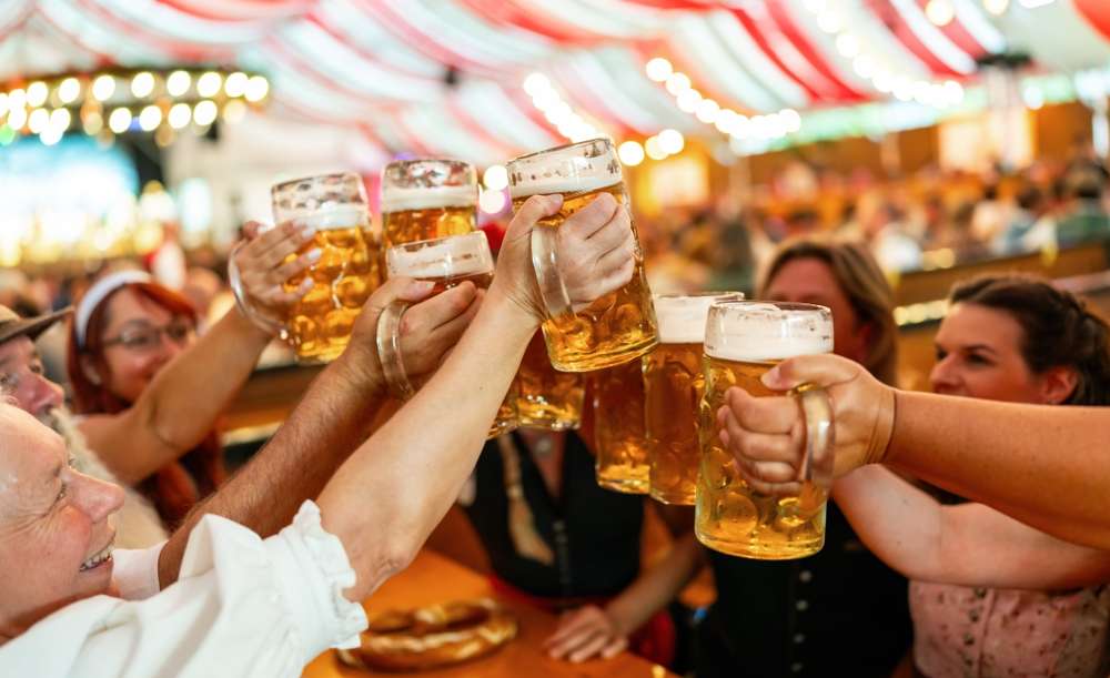 22 American Bars Locals Say Are “Fun” Until You Hear Their Real History 18 shutterstock 2488262831