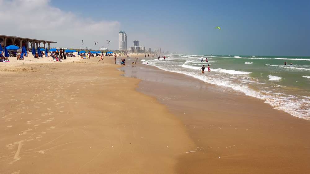 25 American Beaches Locals Call Beautiful by Day, Terrifying by Night 14 shutterstock 496385059