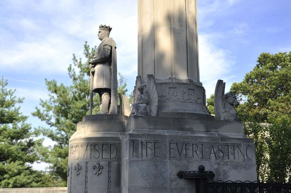 19 Beautiful Cemeteries in the U.S. You Didn’t Know Were Tourist Spots 16 shutterstock 2158517441