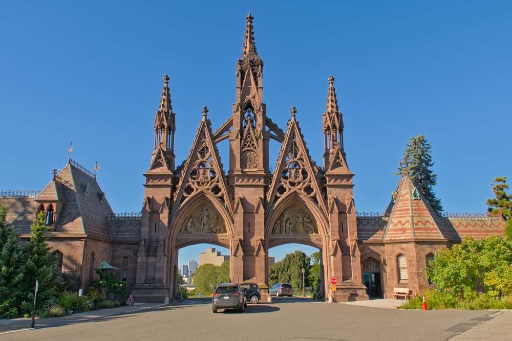 19 Beautiful Cemeteries in the U.S. You Didn’t Know Were Tourist Spots 2 shutterstock 2285070393