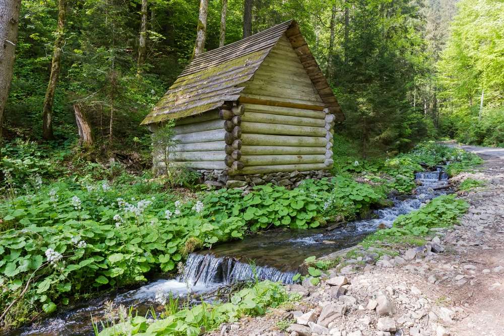 21 Fairground Attractions That Are Now Ghost Towns 8 shutterstock 2321183085