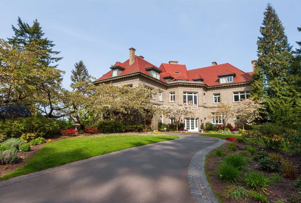 19 U.S. Mansions You Can Tour That Reveal Dark Histories 4 shutterstock 2402480261