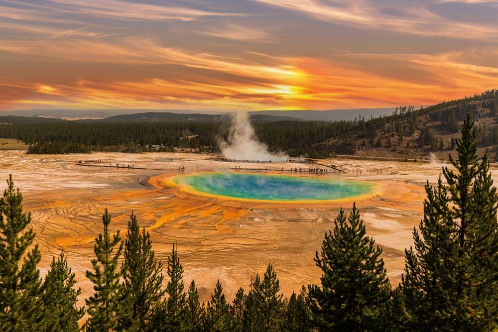 25 U.S. Destinations That Turn Into a Completely Different Place at Night 18 shutterstock 2491607393