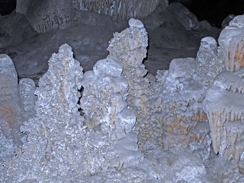 18 Hidden Caves and Caverns in the U.S. You Can Explore 16 shutterstock 96825163