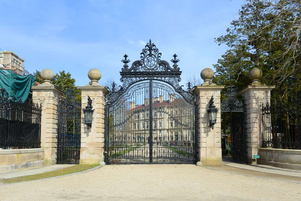 23 American Mansions So Massive You’ll Think They’re Fake 18 shutterstock 1775520035