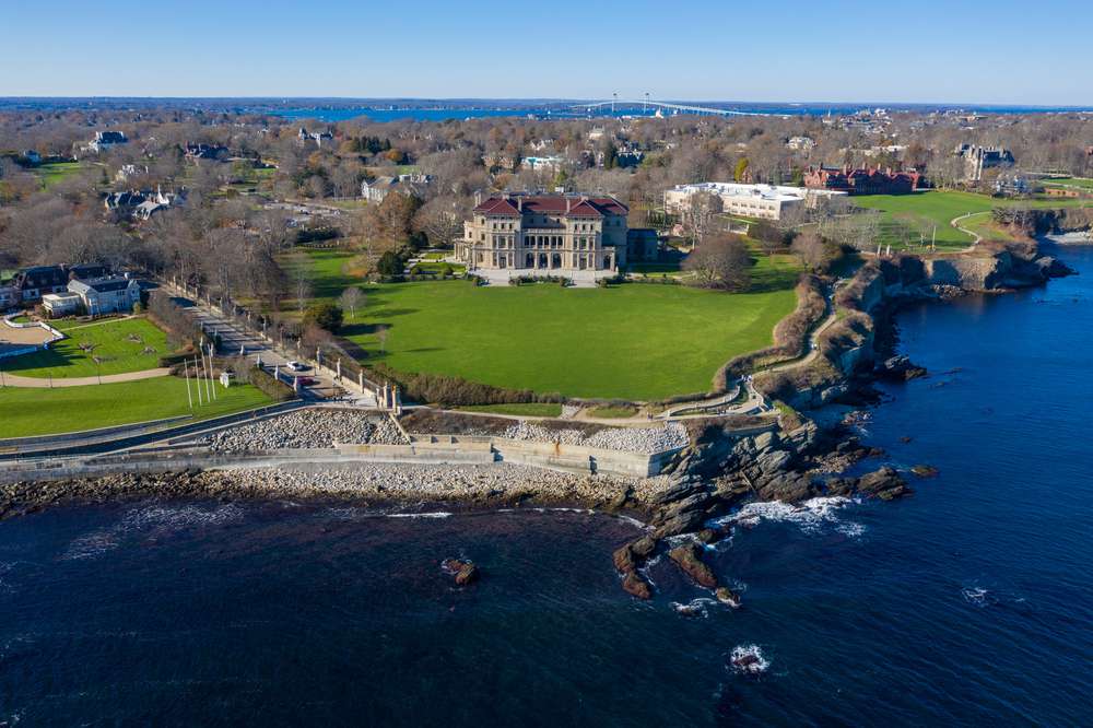 23 American Mansions So Massive You’ll Think They’re Fake 4 shutterstock 1887887614
