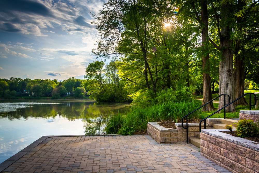 18 Eerily Silent U.S. Suburbs That Feel Straight Out of a Thriller 3 shutterstock 198302120