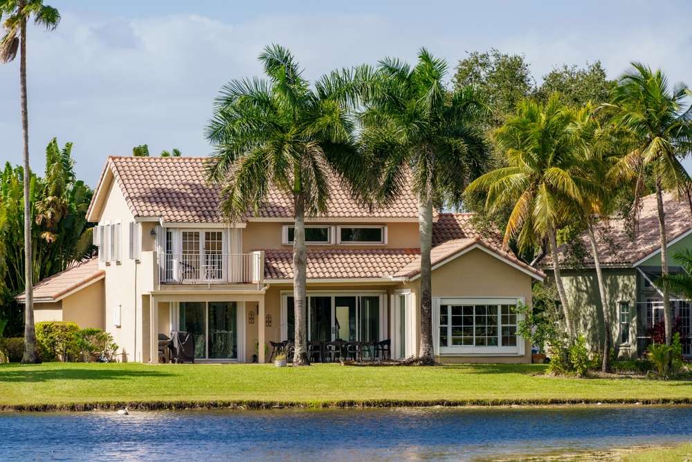 18 Eerily Silent U.S. Suburbs That Feel Straight Out of a Thriller 20 shutterstock 2224333575