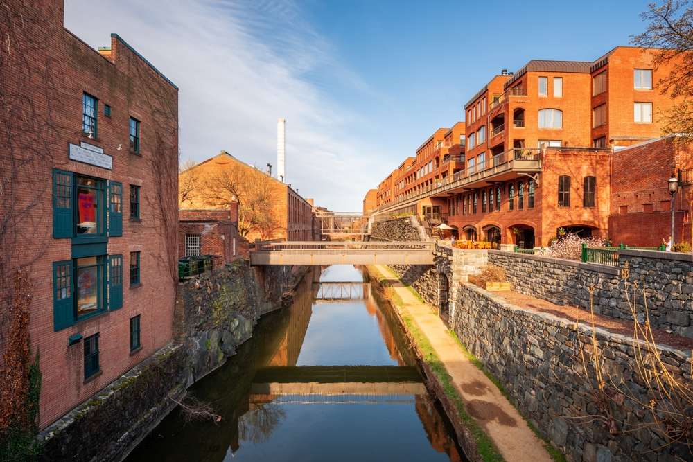 20 U.S. Neighborhoods Locals Say Are “Ruined” by Tourists, But You’ll Still Want to See 10 shutterstock 2234340341